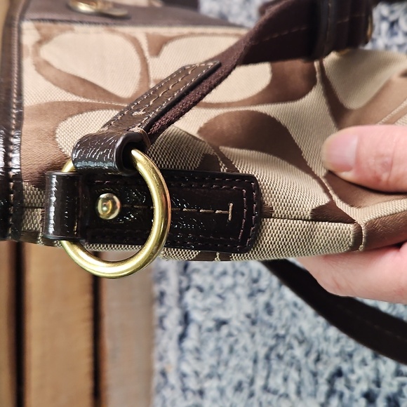 Signature Tan Coach Crossbody Bag - Picture 5 of 16